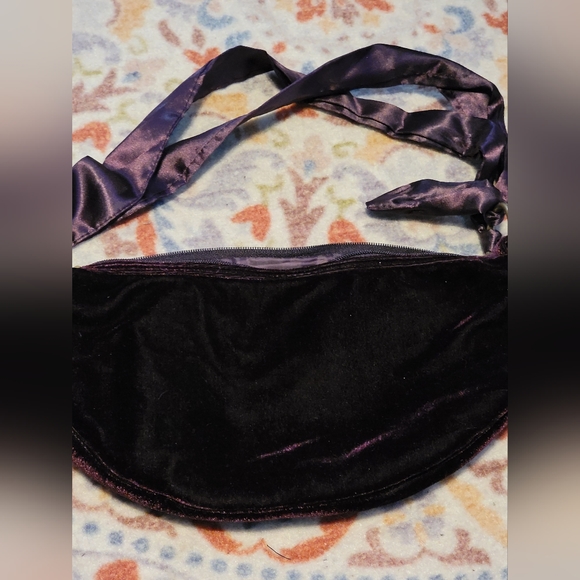 So. So real. So right. Purple Velvet Embroidered Hobo Shoulder Bag - Picture 4 of 6